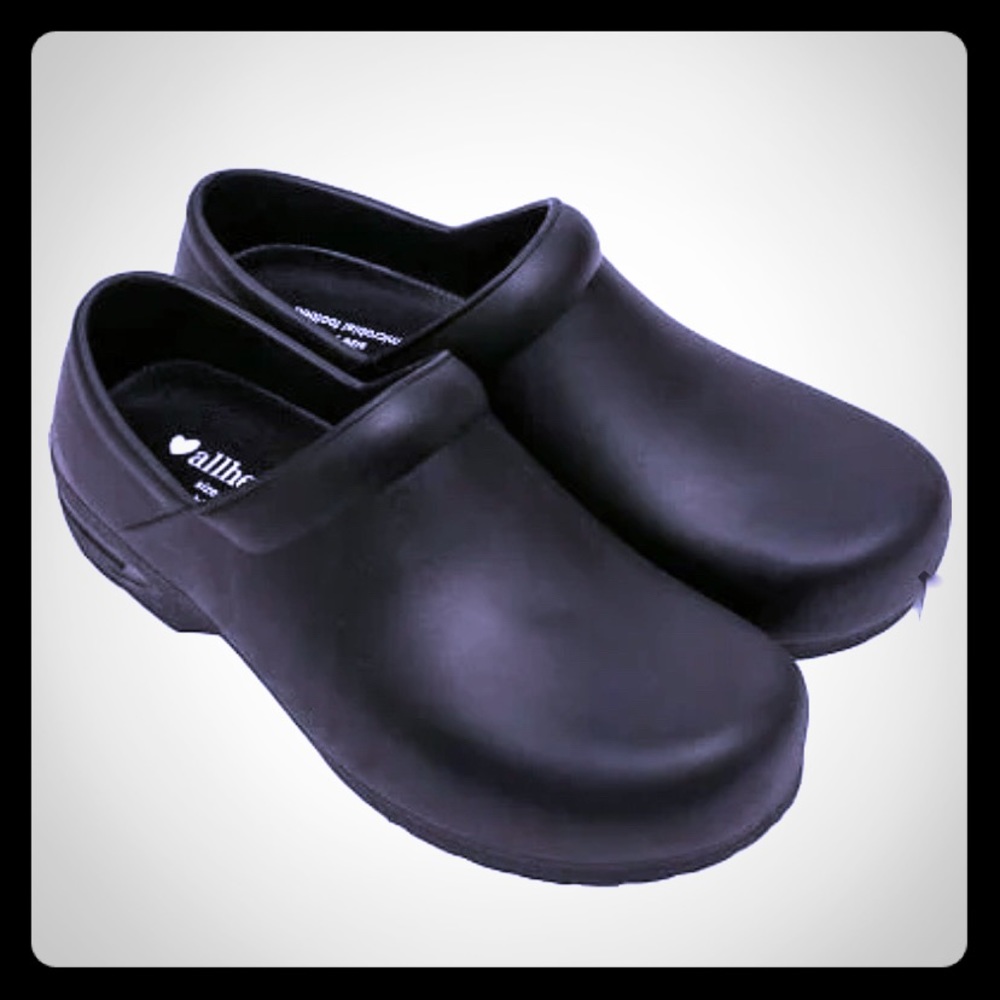 NWT. Allheart Black non-slip clogs. Size 7.5